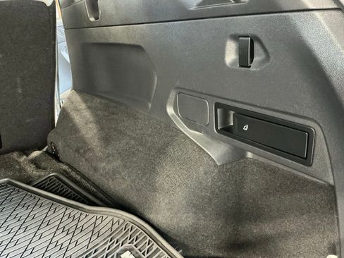 Used 2021 Volkswagen Tiguan SE R-Line image 32