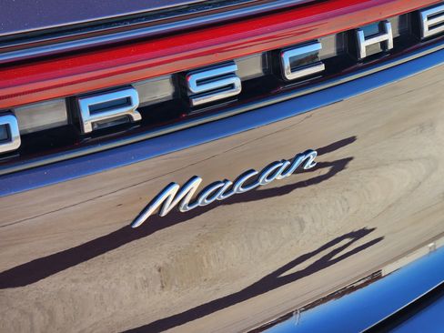 Used 2024 Porsche Macan image 11