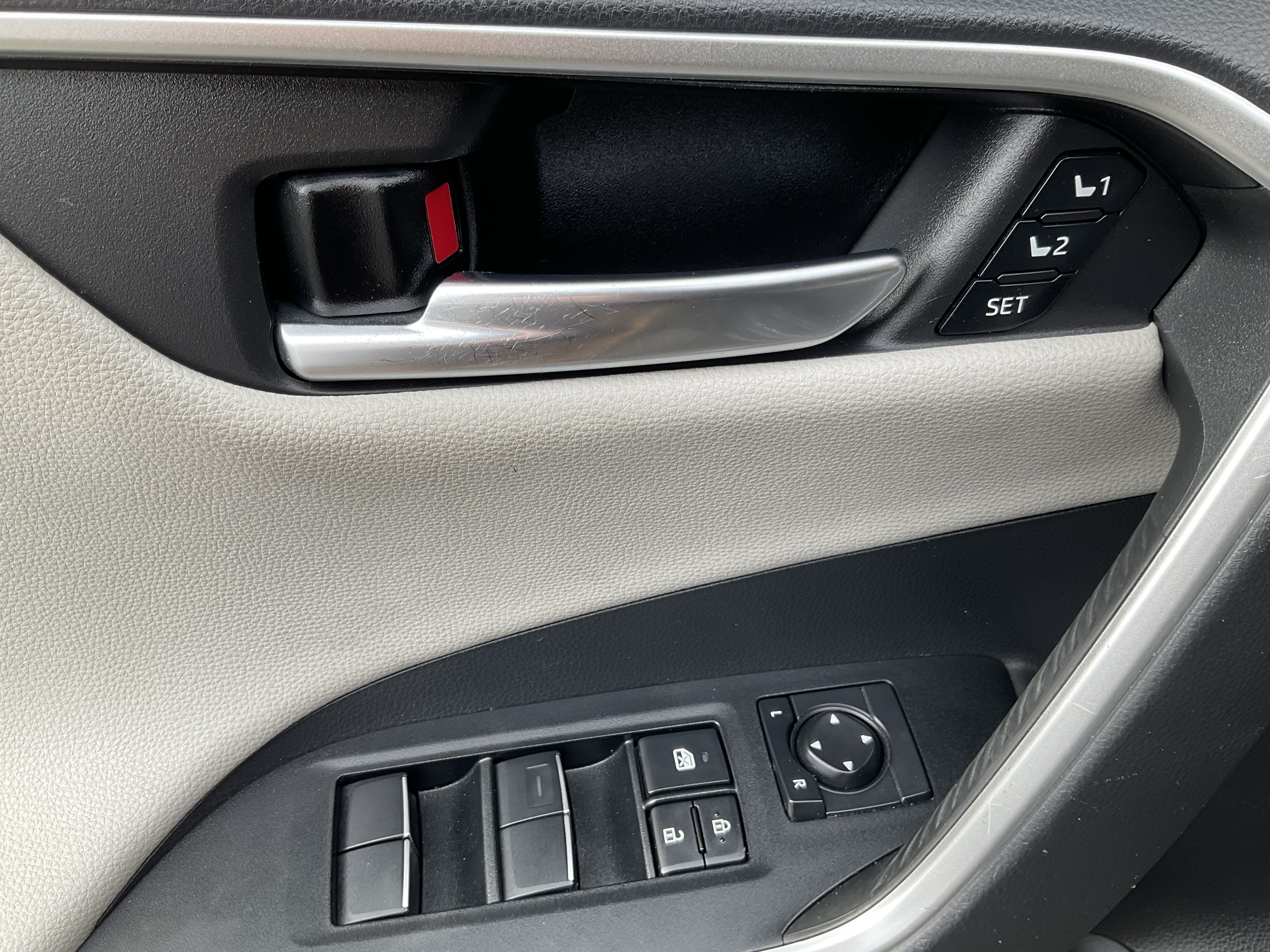 Used 2021 Toyota RAV4 Limited AWD/4WD image 24