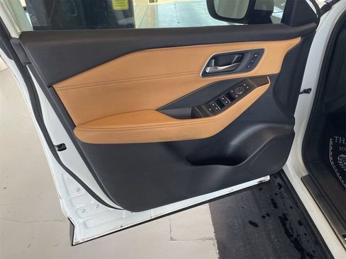 Used 2023 Nissan Rogue Platinum w/ Platinum Premium Package FWD image 10