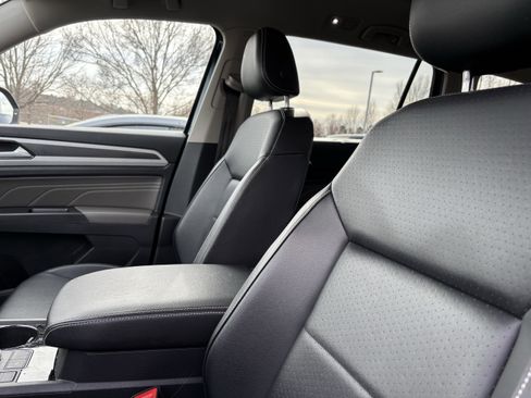 Used 2022 Volkswagen Atlas SEL R-Line image 17