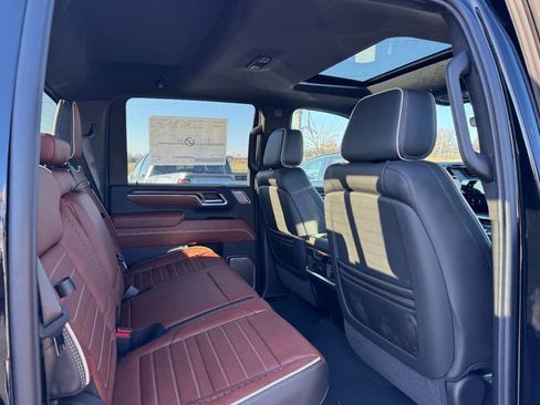 New 2026 GMC Sierra 3500 Denali Ultimate w/ LPO, Black Badging Package image 7