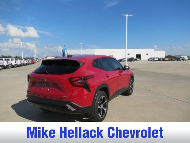 Used 2026 Chevrolet Trax RS FWD image 2