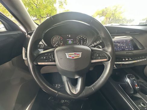 Used 2023 Cadillac XT4 Luxury FWD image 15