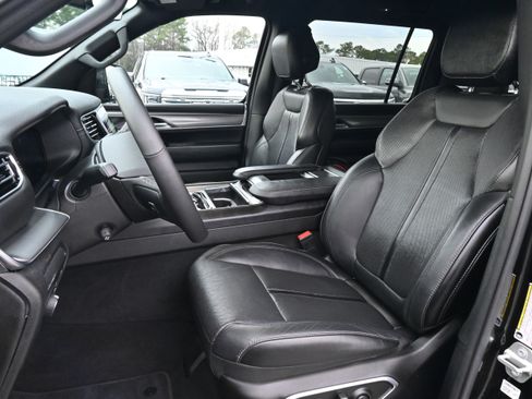 Used 2024 Jeep Wagoneer Series II image 7