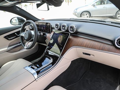 Used 2025 Mercedes-Benz CLE 300 4MATIC Coupe image 13