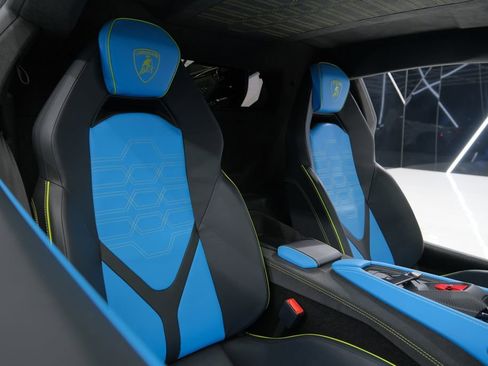 Used 2025 Lamborghini Revuelto AWD/4WD image 33