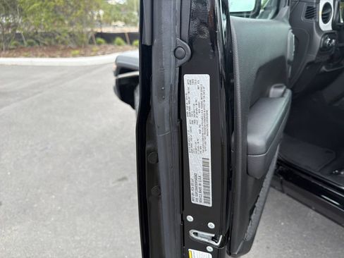 Used 2025 Jeep Wrangler Sport image 33