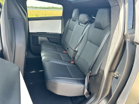 Used 2024 Tesla Cybertruck AWD Crew Cab image 23