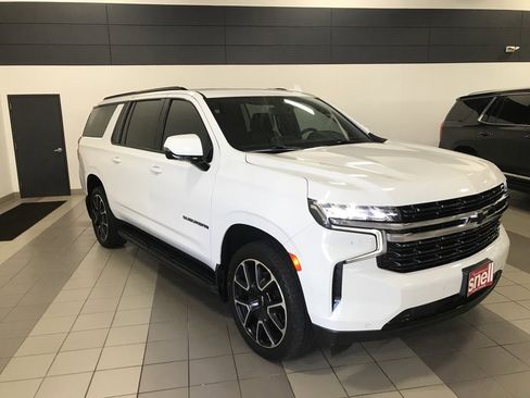 Used 2022 Chevrolet Suburban RST w/ Luxury Package image 8