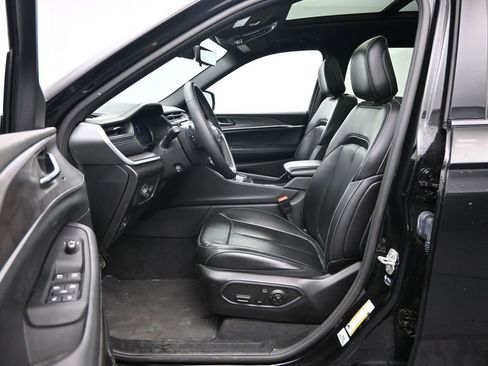 Used 2024 Jeep Grand Cherokee L Limited w/ Luxury Tech Group II image 28