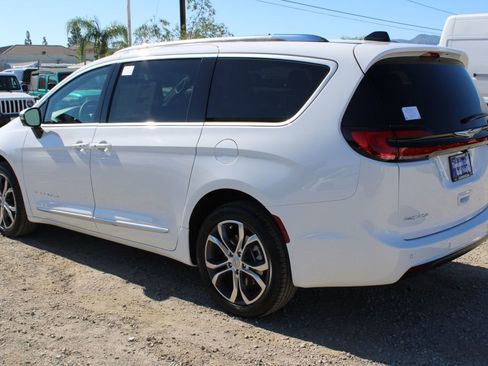 New 2026 Chrysler Pacifica Pinnacle image 6