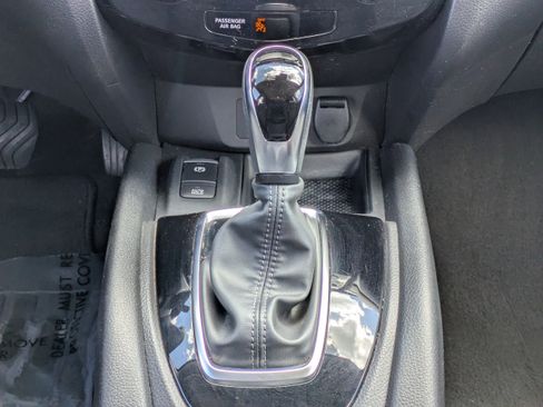Used 2019 Nissan Rogue SV w/ Premium Package AWD/4WD image 18