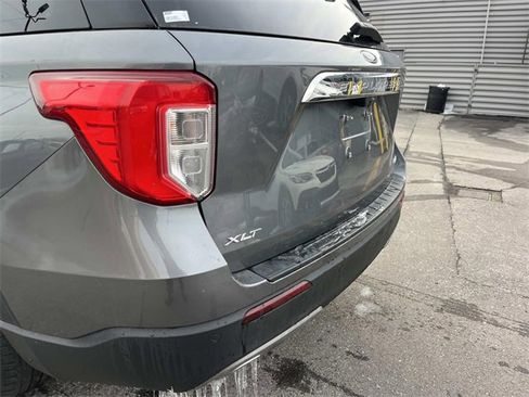 Used 2022 Ford Explorer XLT w/ Equipment Group 202A image 10