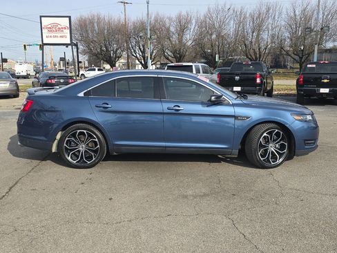 Used 2018 Ford Taurus SHO image 4