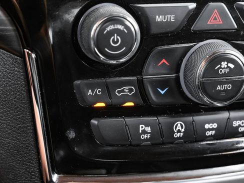 Used 2019 Jeep Grand Cherokee Altitude image 35