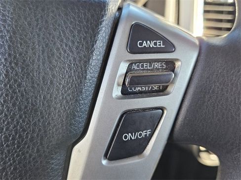 Used 2019 Nissan Titan SV image 27
