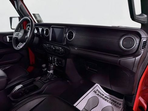 Used 2019 Jeep Wrangler Unlimited Sahara w/ Uconnect 4C Nav & Sound Group AWD/4WD image 31