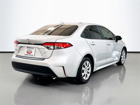 Used 2024 Toyota Corolla LE image 4
