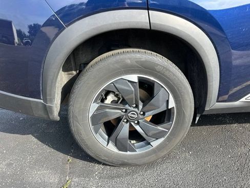 Used 2025 Nissan Rogue SV AWD/4WD image 9