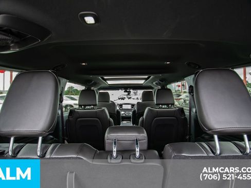 Used 2024 Chrysler Pacifica Limited w/ S Appearance Package image 18