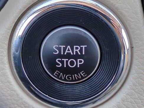 Used 2017 Nissan Rogue SV w/ SV Premium Package image 30