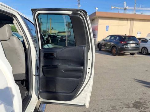 Used 2014 Toyota Tundra SR image 29