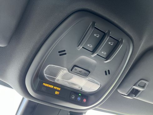 Used 2026 Chevrolet Trax RS w/ Sunroof Package FWD image 36
