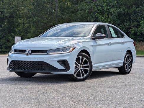 Used 2025 Volkswagen Jetta Sport FWD image 5