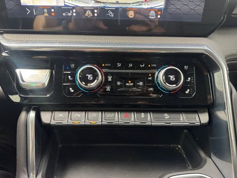 Used 2025 GMC Sierra 1500 Denali AWD/4WD image 21