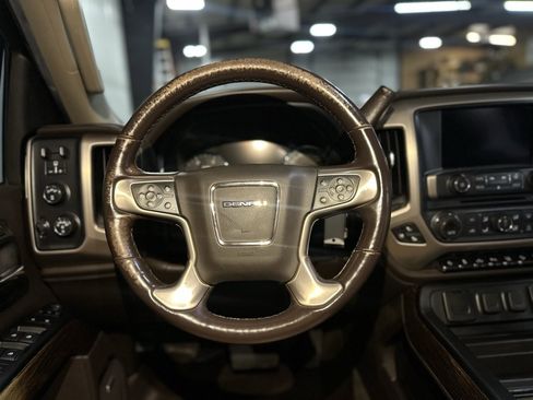 Used 2017 GMC Sierra 2500 Denali w/ Duramax Plus Package image 9