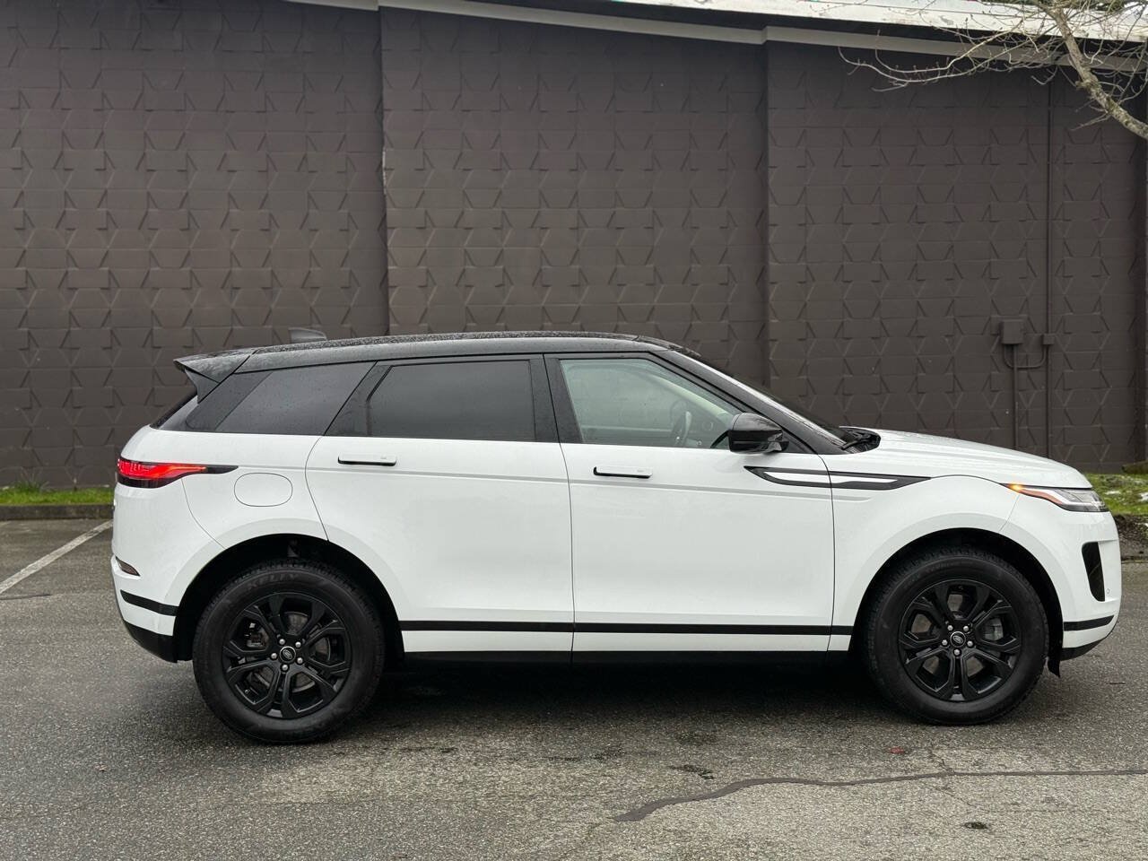Used 2020 Land Rover Range Rover Evoque S AWD/4WD image 4
