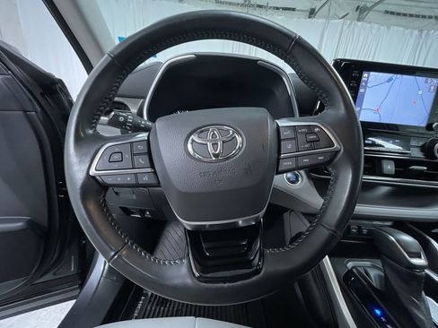 Used 2021 Toyota Highlander XLE image 27