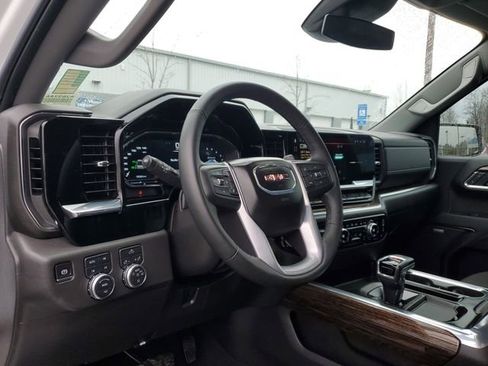 Used 2025 GMC Sierra 1500 Elevation w/ Preferred Package image 22