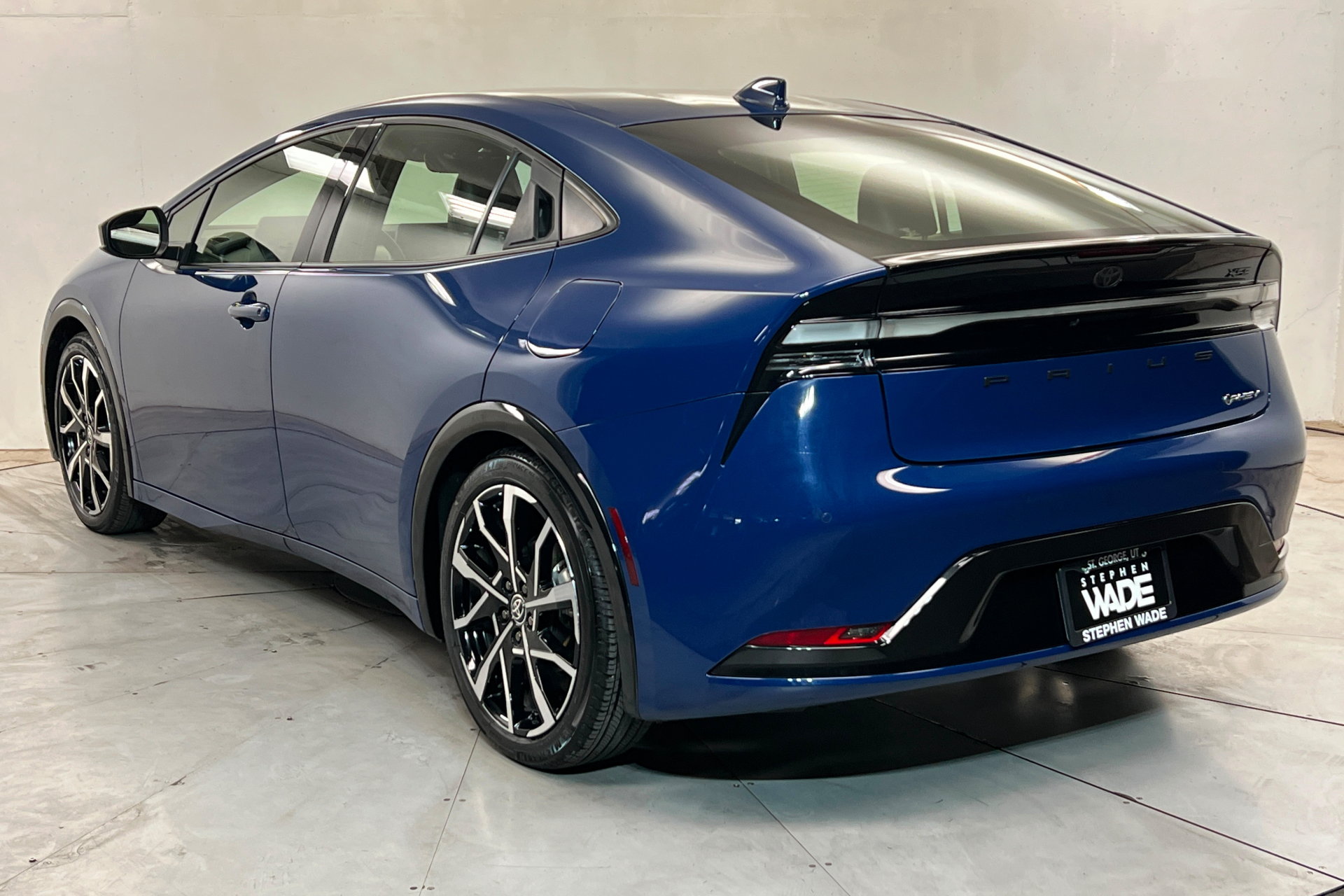 Certified 2025 Toyota Prius Plug-In Hybrid FWD image 3