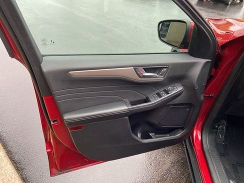 Used 2022 Ford Escape SEL image 9