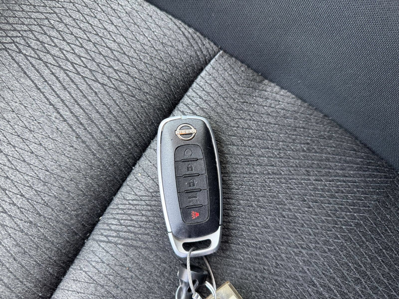 Used 2025 Nissan Rogue SV FWD image 20