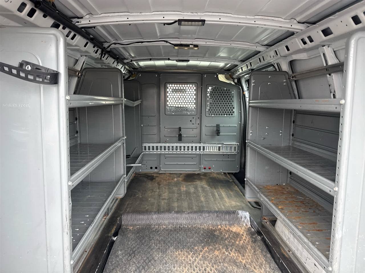 Used 2015 Chevrolet Express 2500 RWD image 16