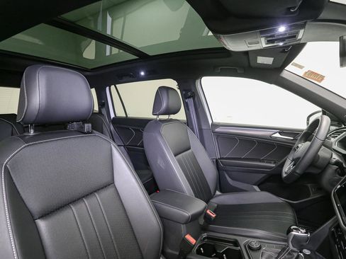 Certified 2024 Volkswagen Tiguan SE R-Line image 23