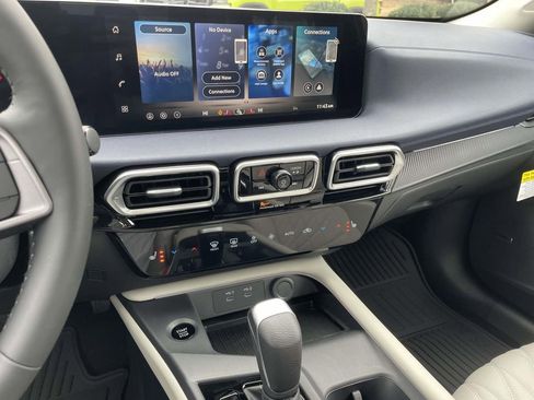 New 2026 Nissan Sentra SL w/ Floor Mat Package FWD image 22
