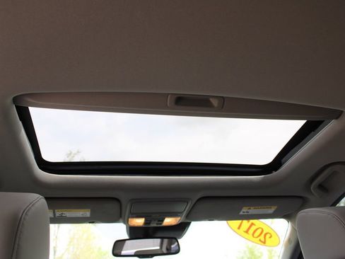 Used 2017 Honda CR-V Touring image 29