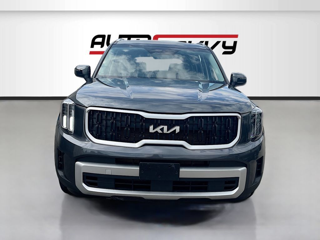 Used 2023 Kia Telluride EX w/ EX Captain's Chair Package AWD/4WD image 2