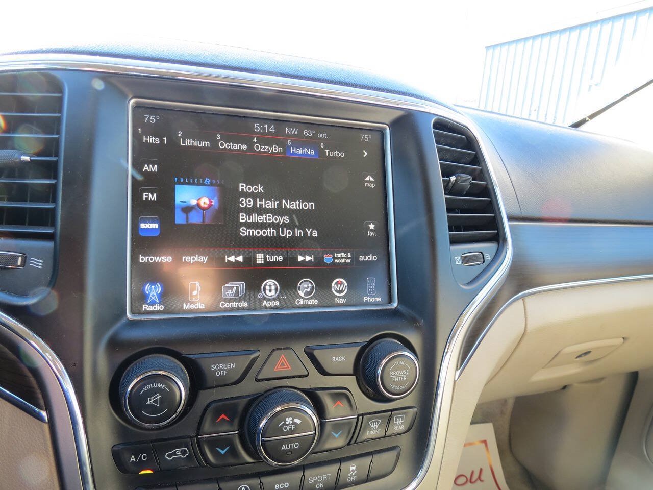 Used 2017 Jeep Grand Cherokee Overland AWD/4WD image 14