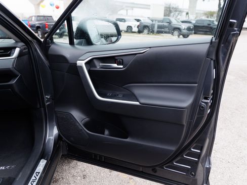 Certified 2025 Toyota RAV4 XLE image 33