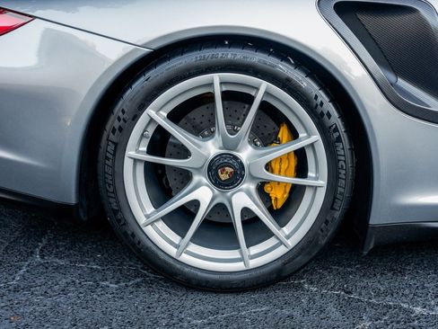 Used 2011 Porsche 911 GT2 RS RWD image 12