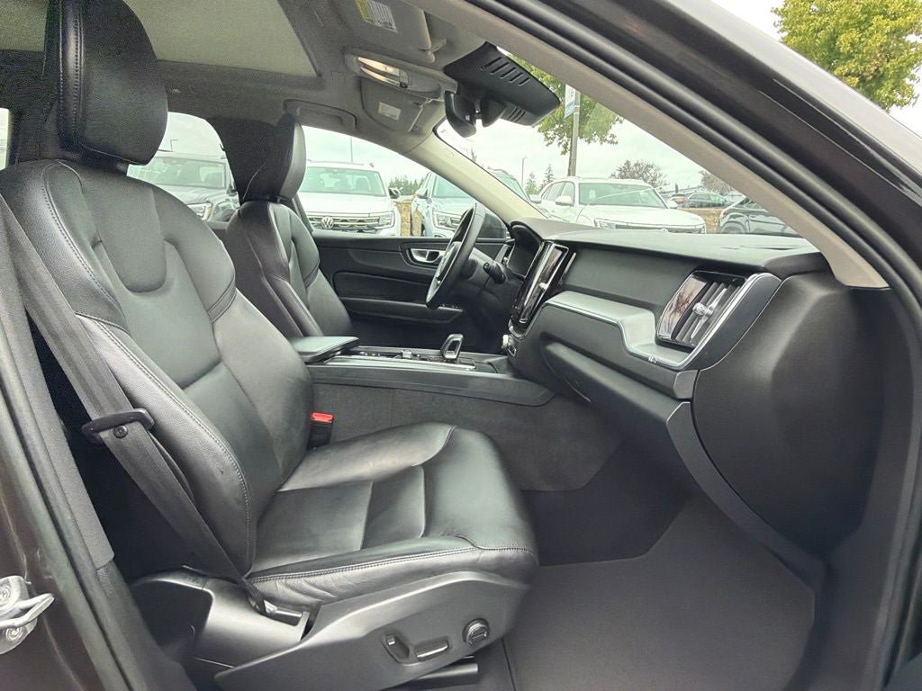 Used 2023 Volvo XC60 B5 Core AWD/4WD image 12