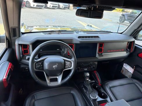 Used 2025 Ford Bronco Badlands AWD/4WD image 4