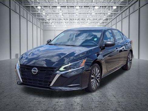 Certified 2024 Nissan Altima 2.5 SV FWD image 3