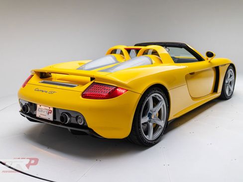 Used 2005 Porsche Carrera GT RWD image 3