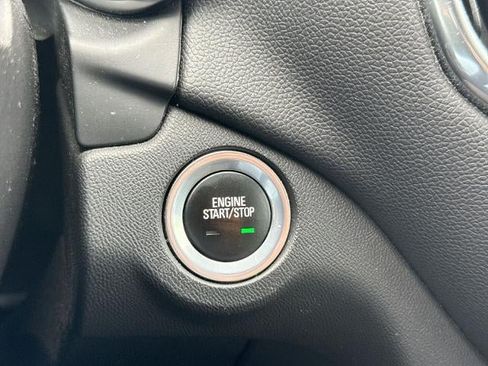 Used 2019 Chevrolet Equinox LT FWD image 17